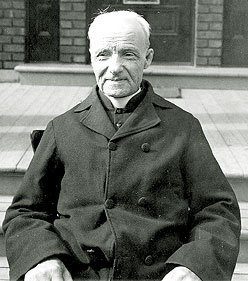 Saint Andre sitting