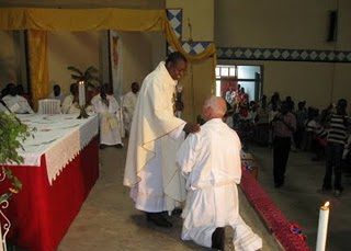Africa: Newly Ordained Holy Cross priest blesses his mentor