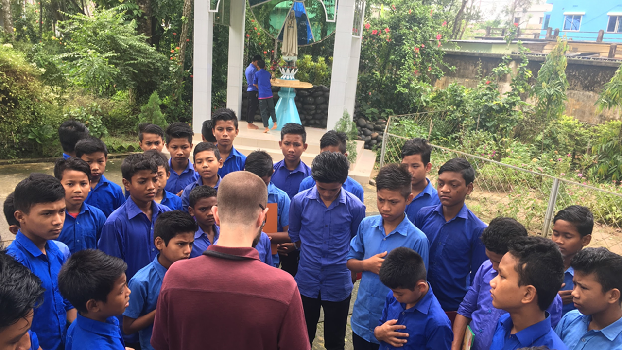 Br. Jimmy Henke with children in Bangladesh