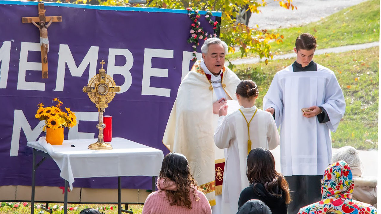 Fr. Jim Fenstermaker praying during a Eucharistic Procession