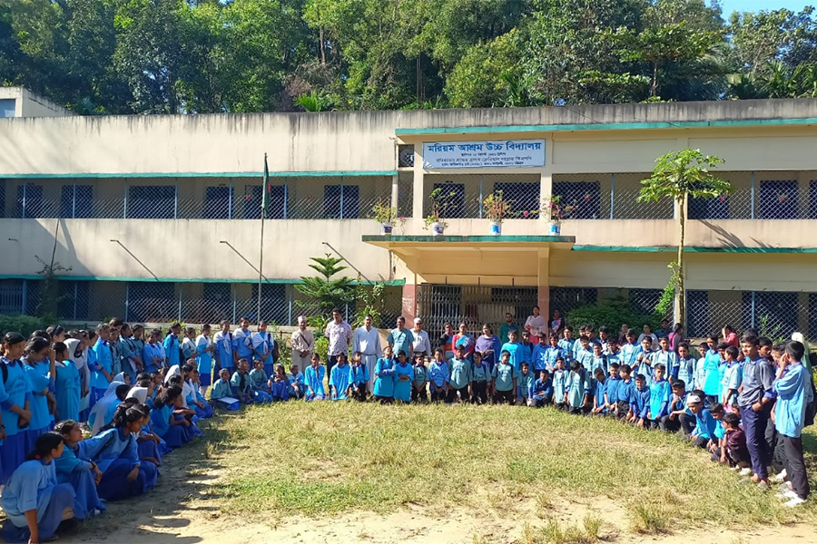 Bangladeshi children standing in a circle