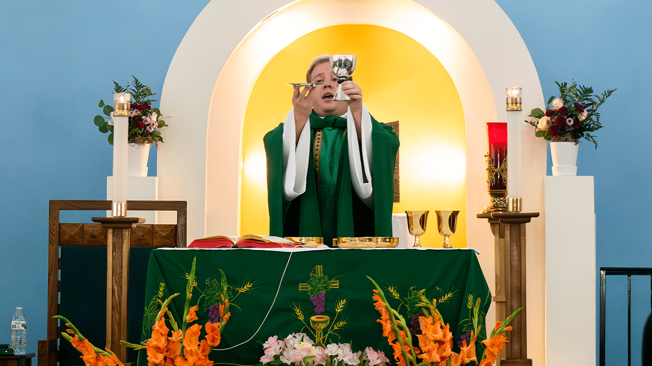 Fr. Andrew Fritz celebrating Mass