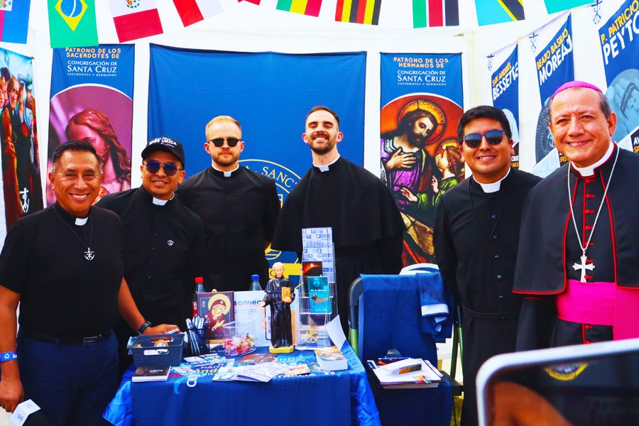 Congregation runs vocational booth at Vive 2026 event in Peru