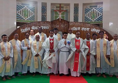 Group photo of the religious of the Congregation of Holy Cross at the Sacred Heart of Jesus during the celebration of First Vows.