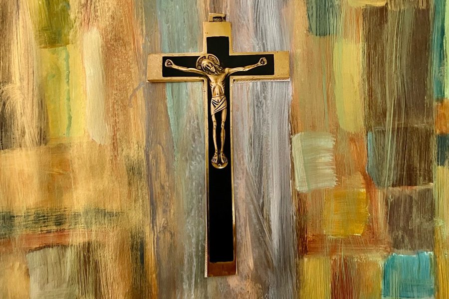 The crucifix we receive: our only hope